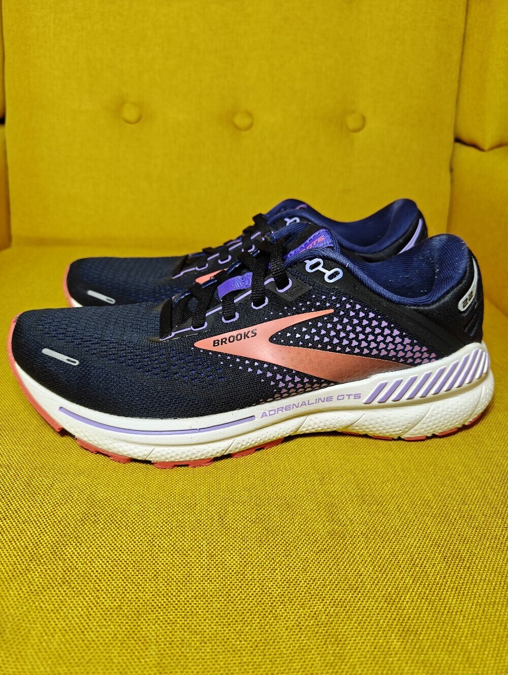 Brooks Adrenaline GTS 22 Women's Running Shoes Blue Purple Sneakers Size 8